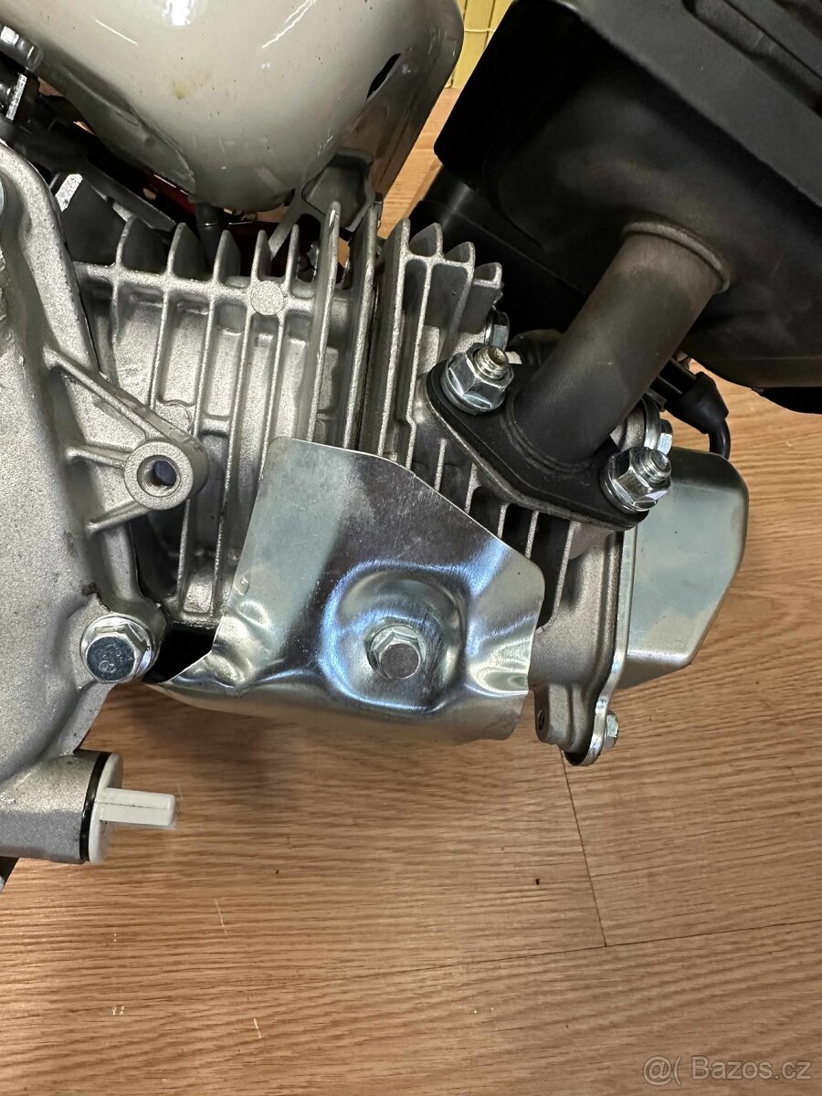 Benzínový motor 7.5 HP – pouze rozbalený, nepoužitý (č. 10) - 6