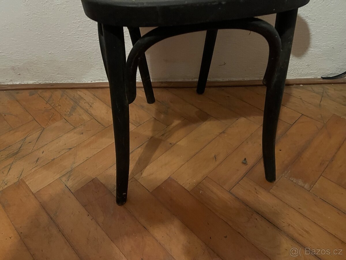 3 stare zidle k rekonstrukci - 6