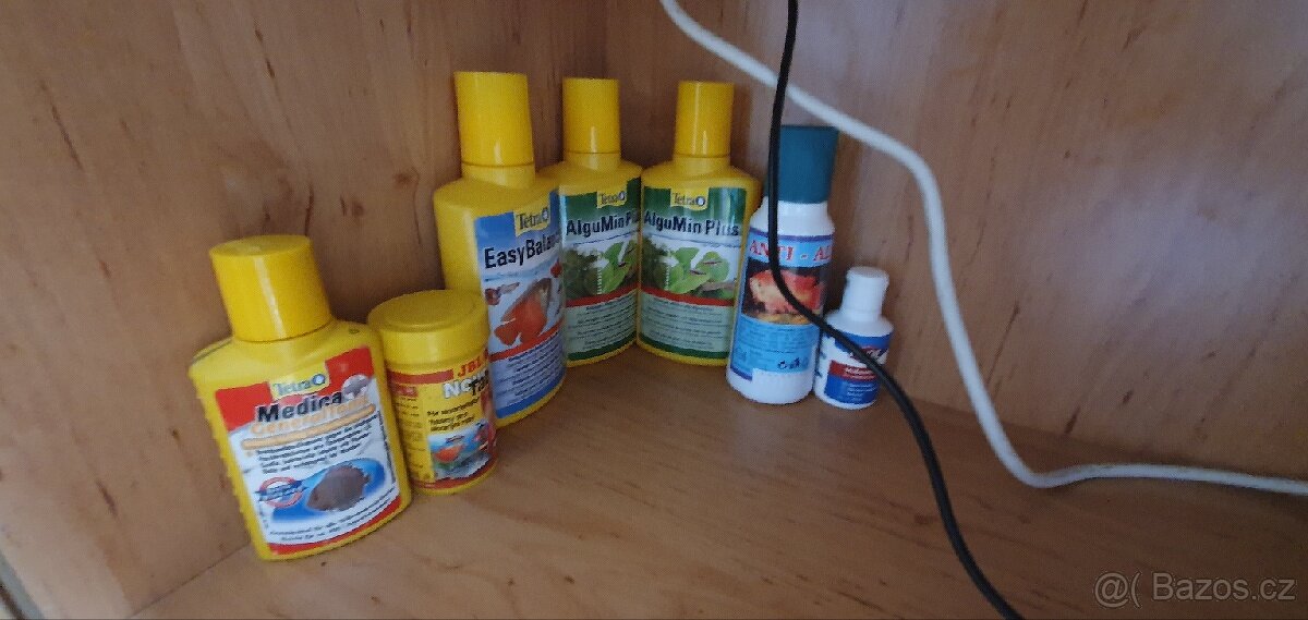 Akvarijni set vc. prisl., rybicek a skrinky pod akvarium - 6