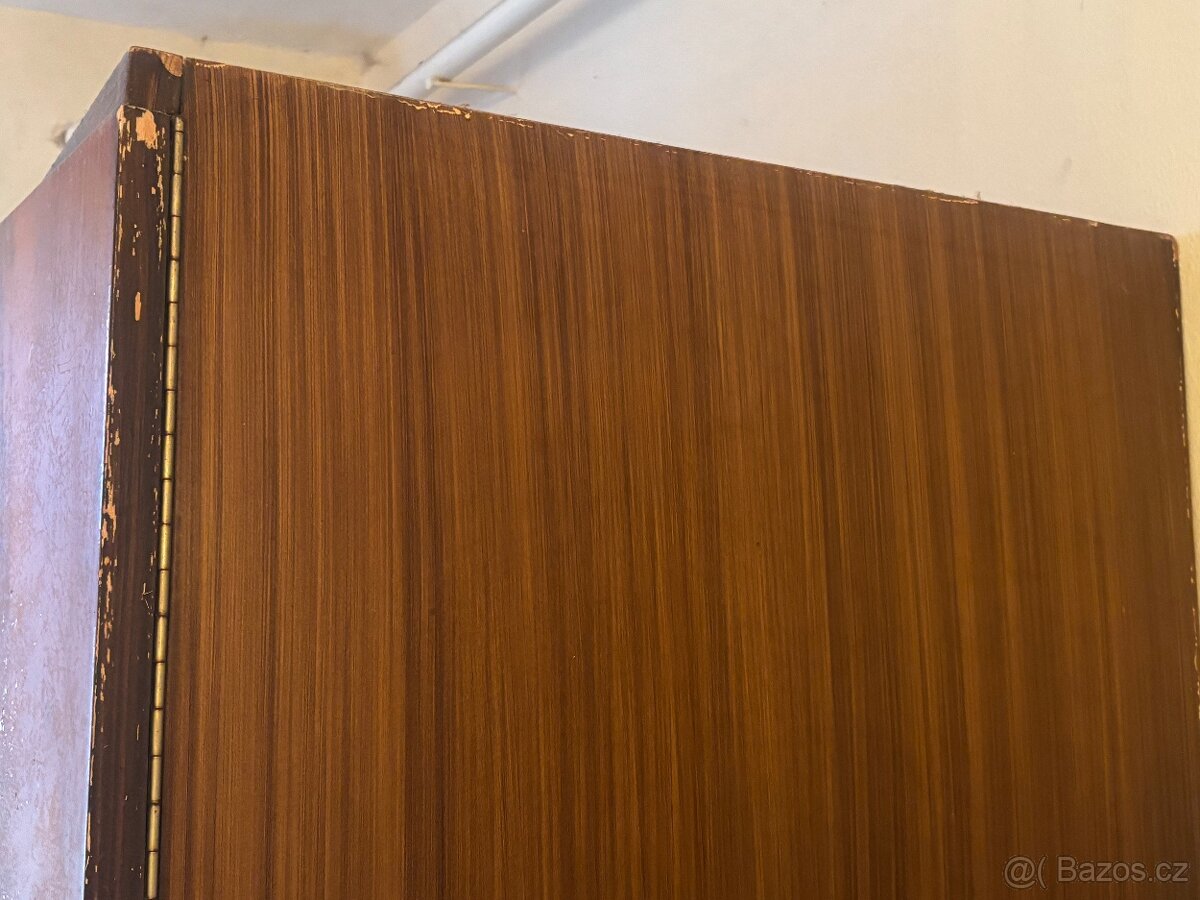 Retro dvoudvéřová skříň masiv - 6