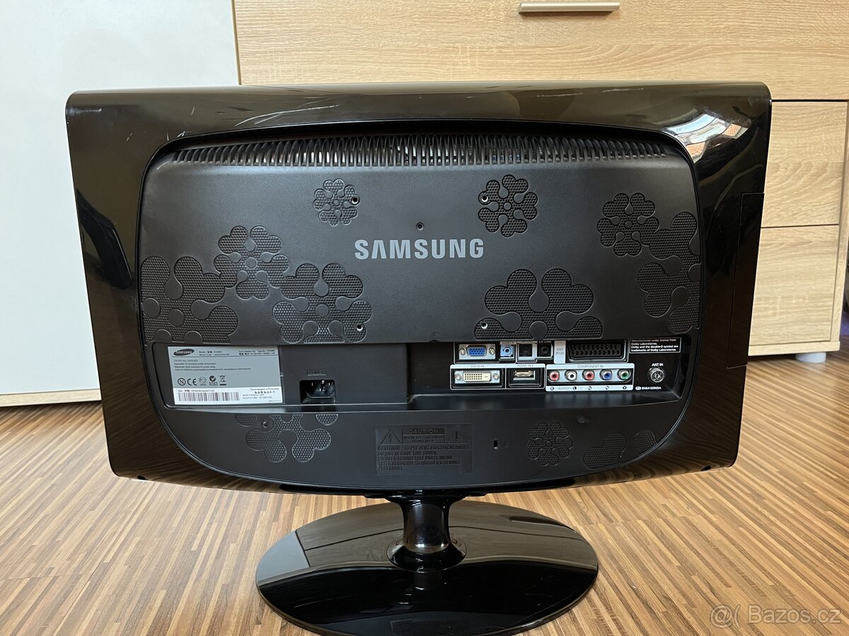 Televize/monitor - 6