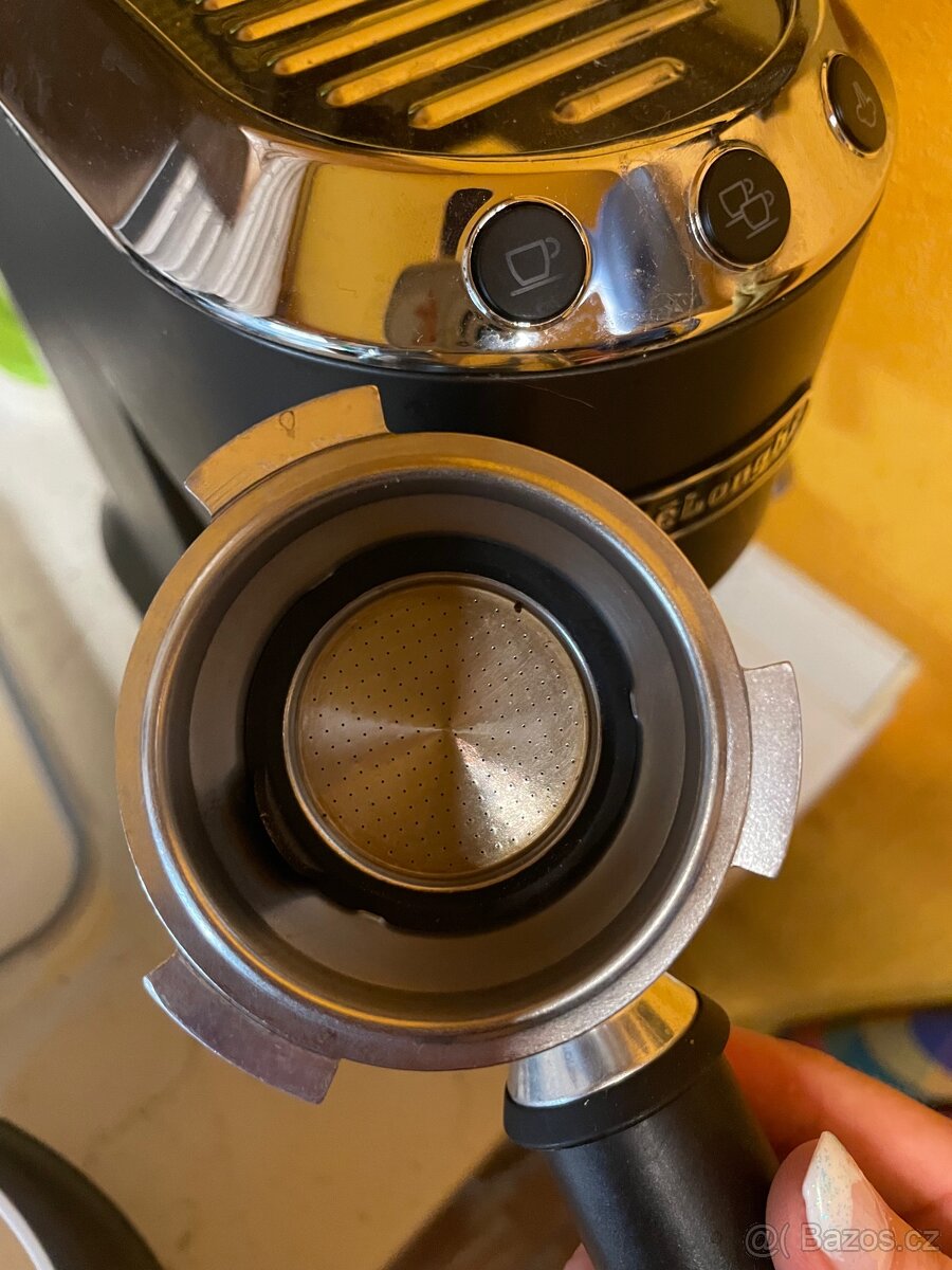 Pákový kávovar Delonghi Dedica EC - 6
