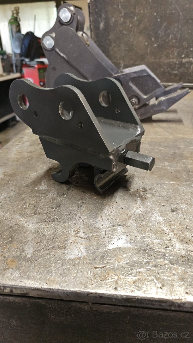 Rychloupínač pro čínský minibagr 1t - 6