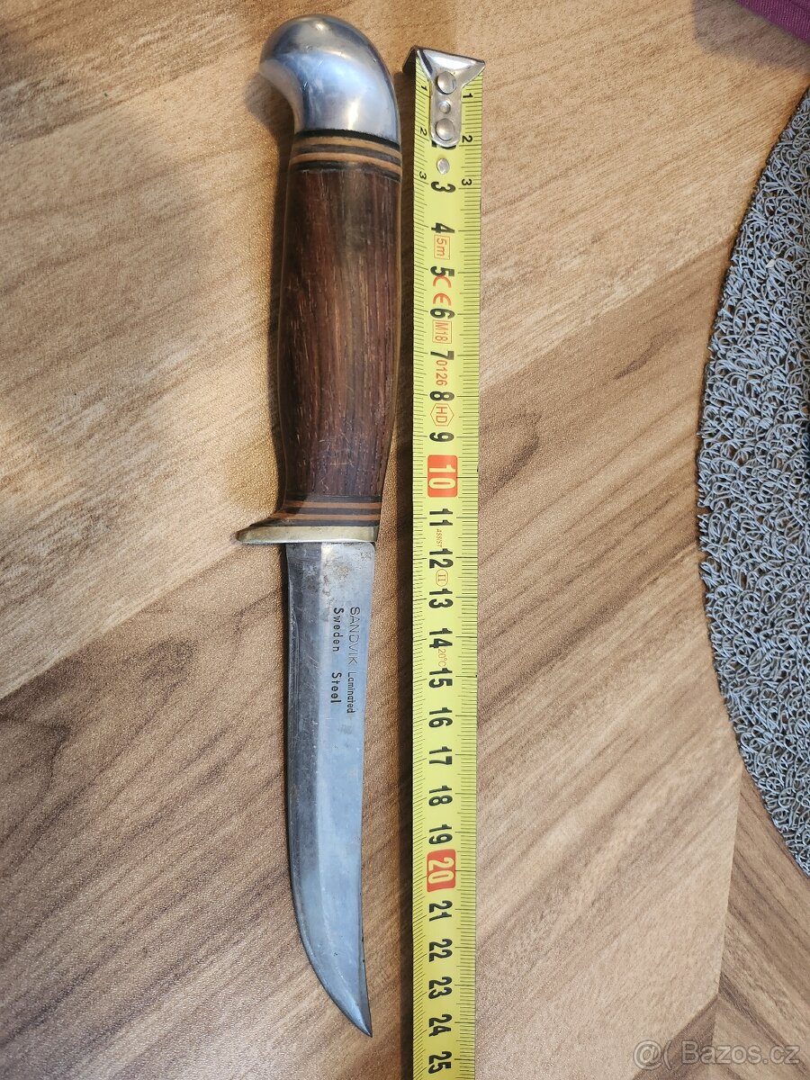 NŮŽ - 6