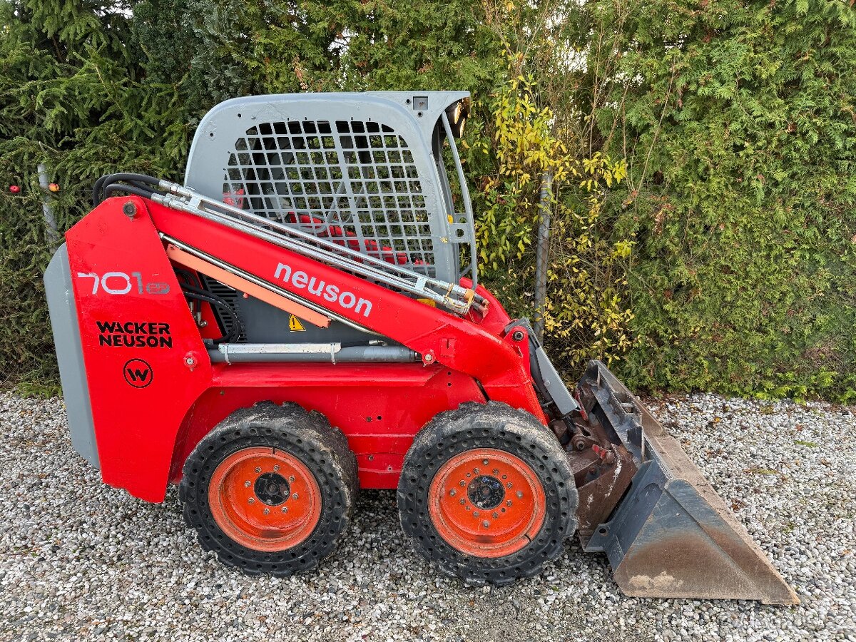 Smykový nakladač Wacker Neuson 701E/PĚKNÝ STAV,LŽÍCE,PAL.VI/ - 6