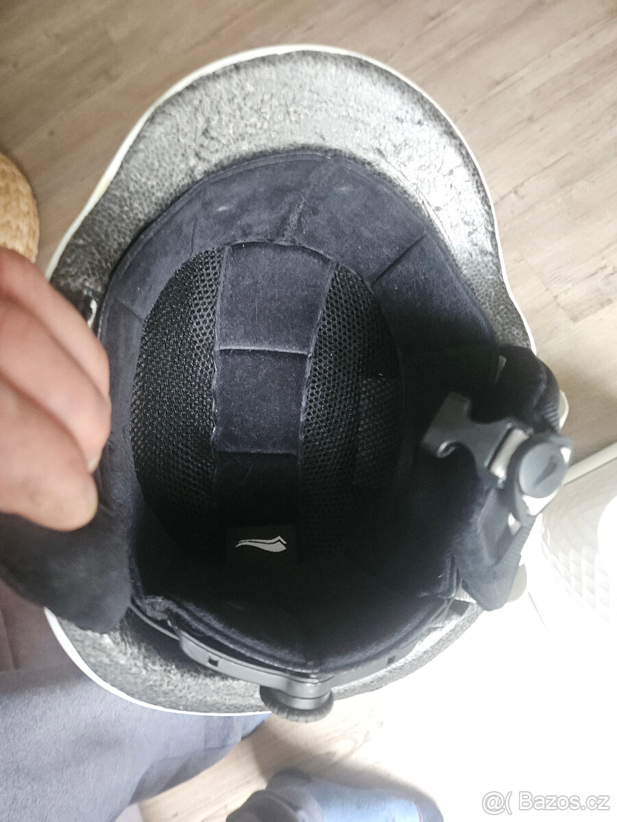 Dětská lyžařská helma + brýle.....velikost M - 6