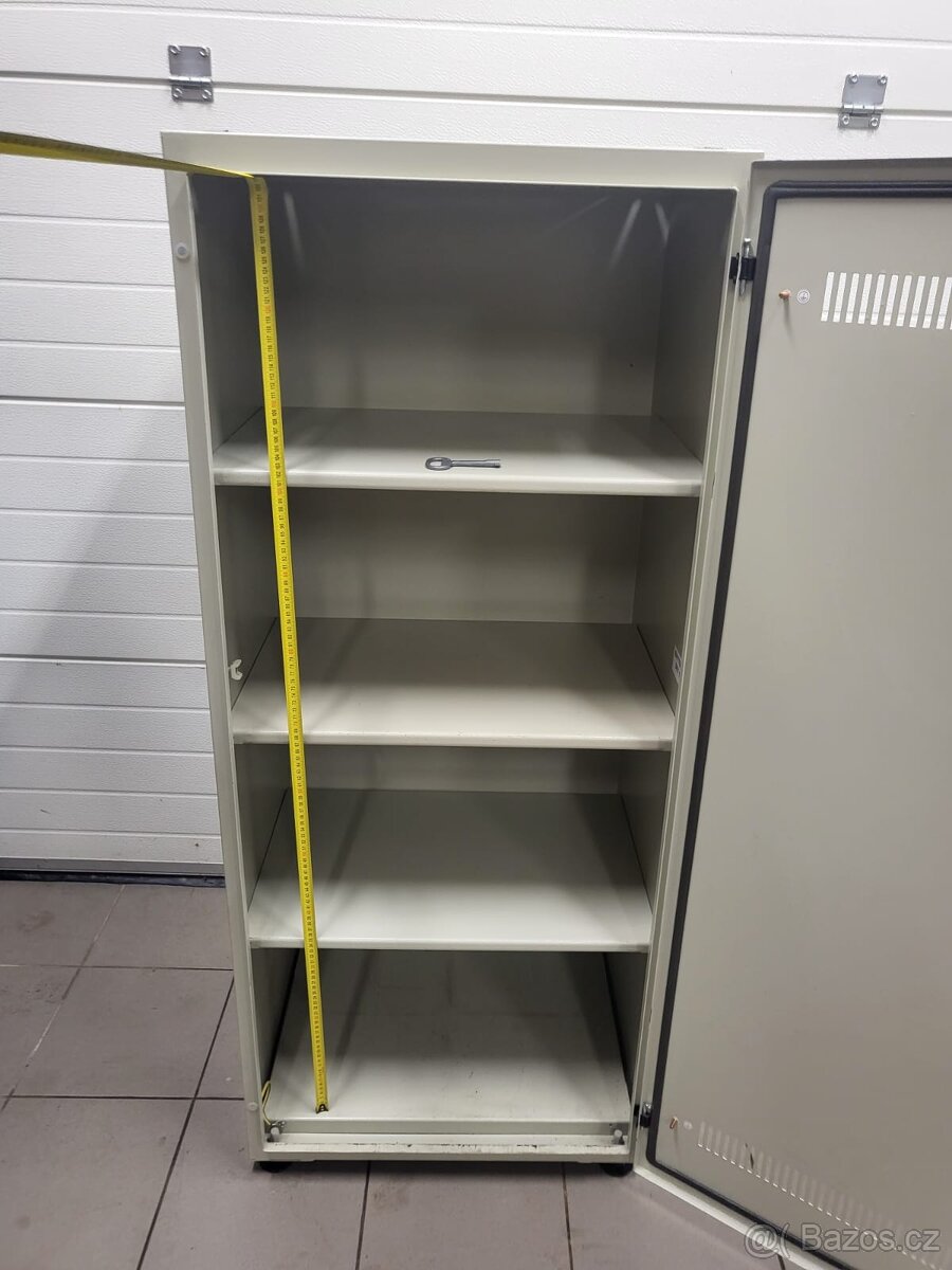 RACK skříň na technologii, baterie, akumulátory,... - 6
