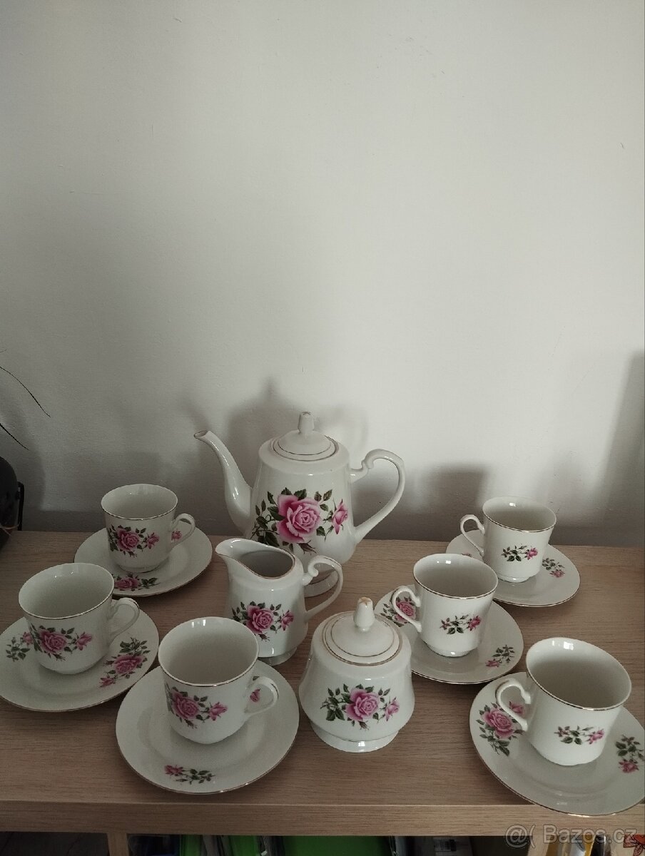 Prodám ručně foukané, broušené a malované skleněné soupravy. - 6