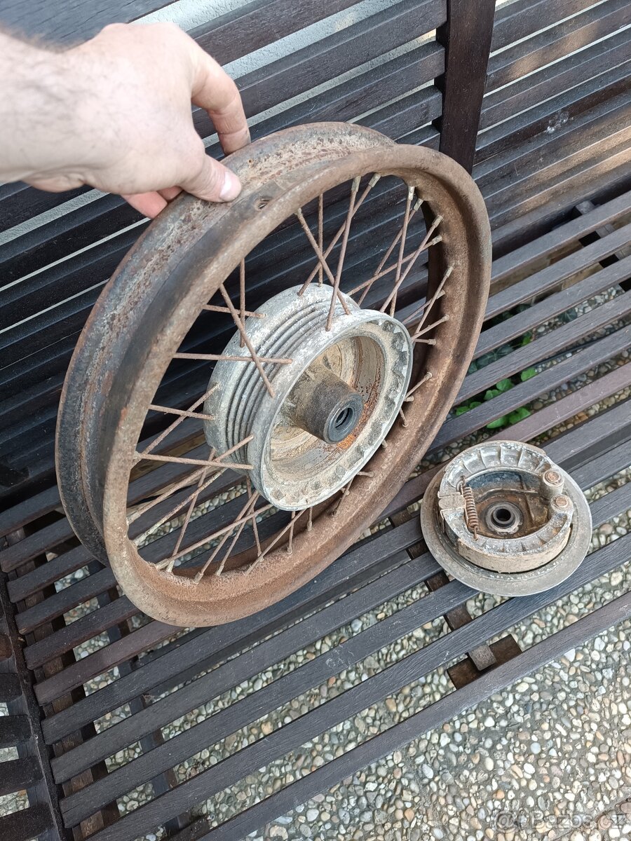 Zadní kolo na Jawu Kývačku 125-175 - 6