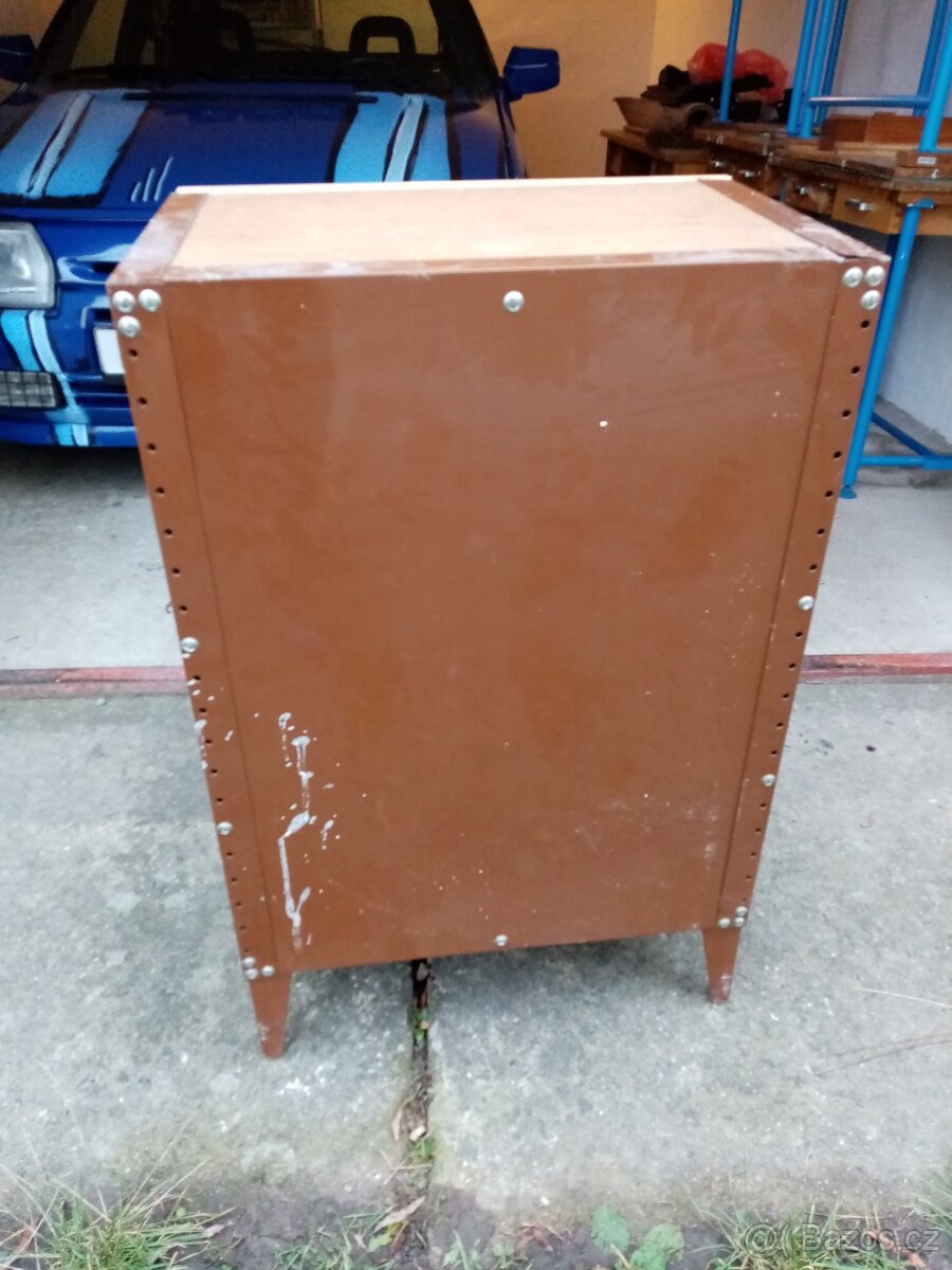 Dílenské stolky a skřínka - 6