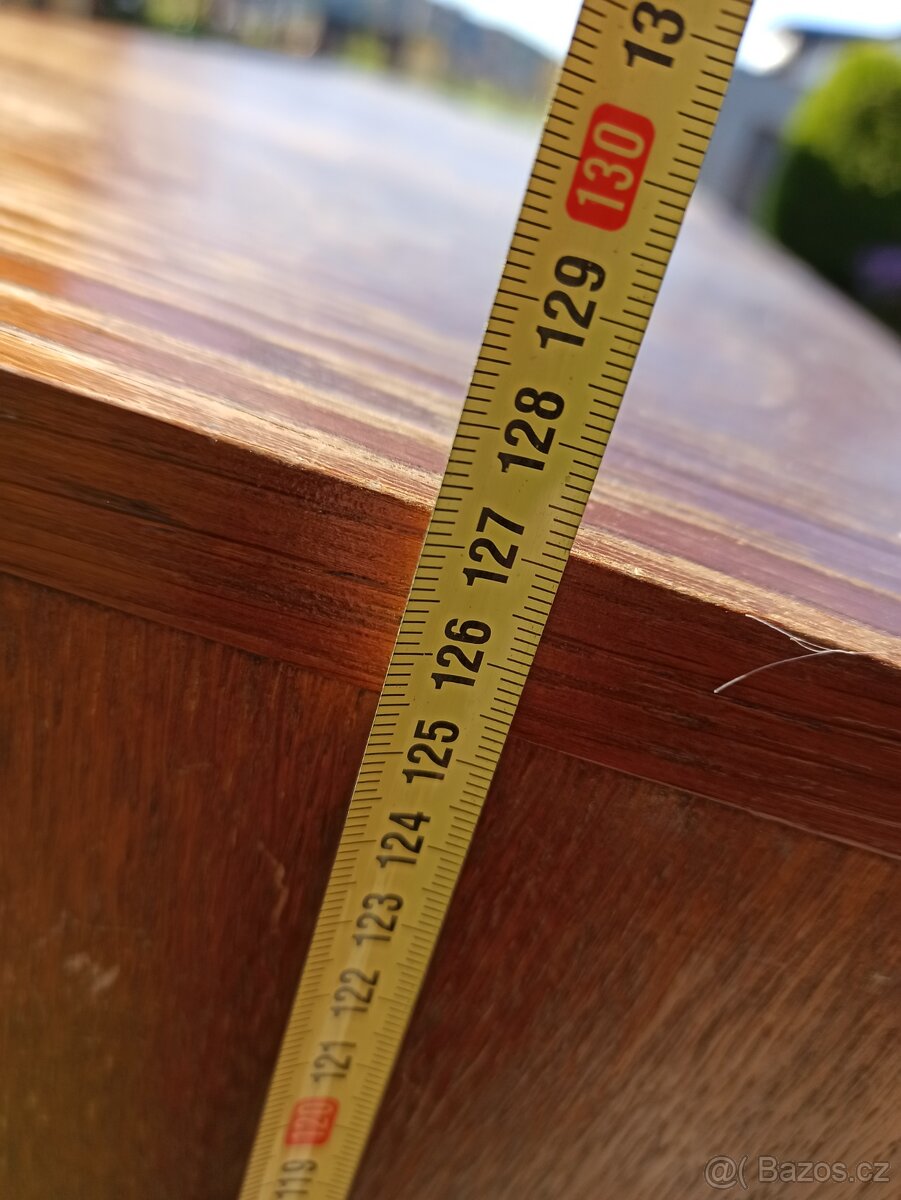 Knihovna/ regál/ úložné prostory - 6