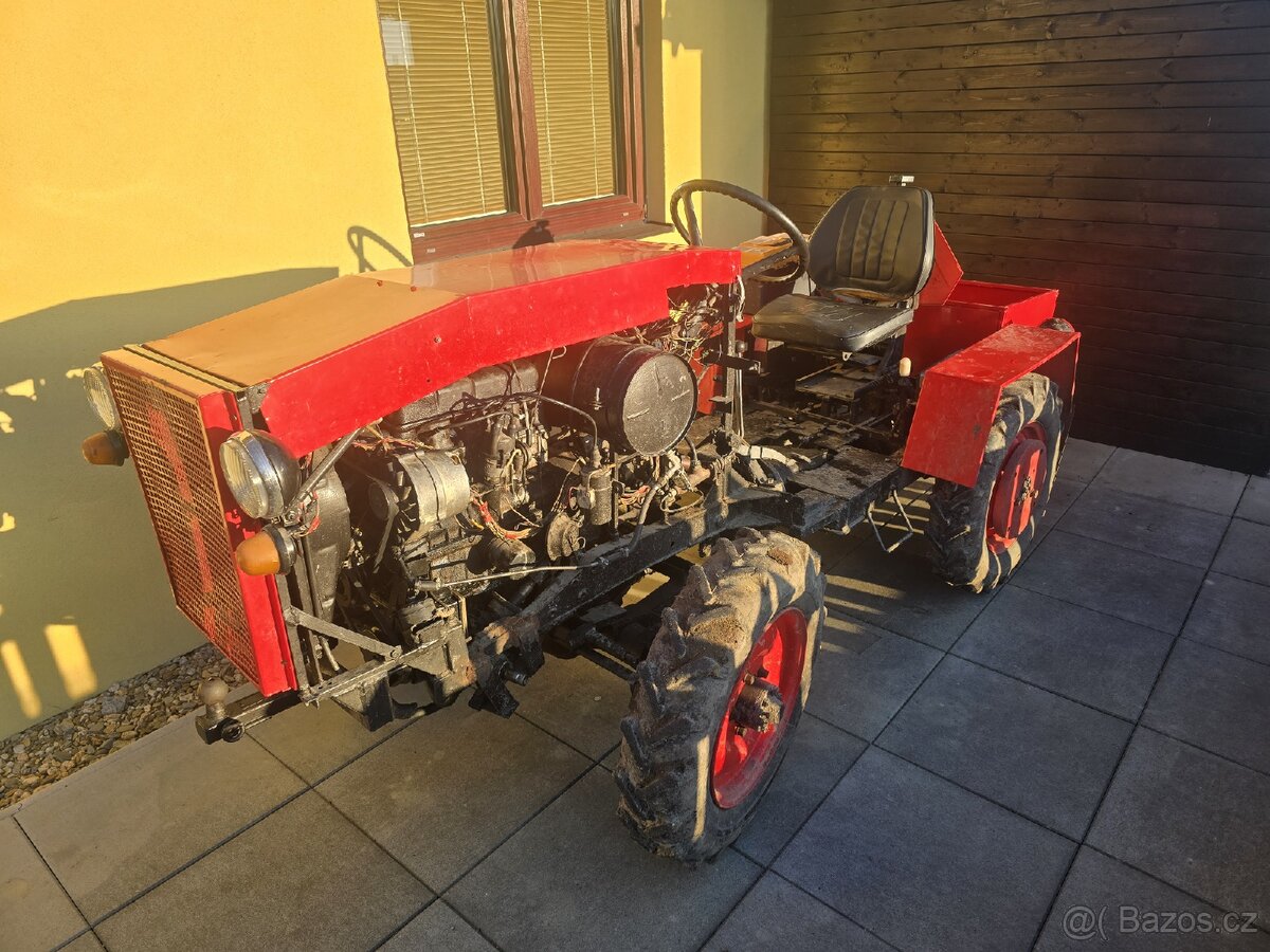 Traktůrek motor octávia 1500ccm 4x4 - 6