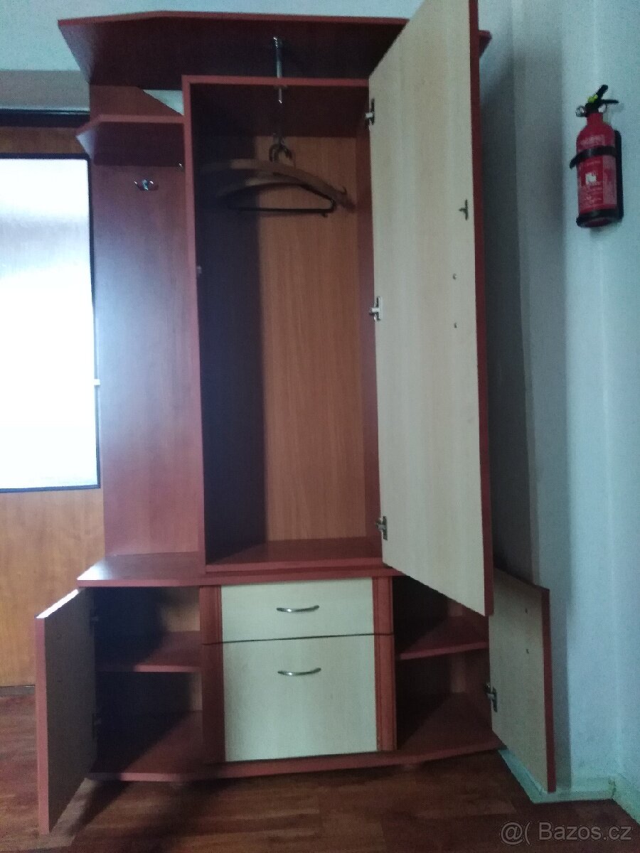 Předsíňová stěna - 6