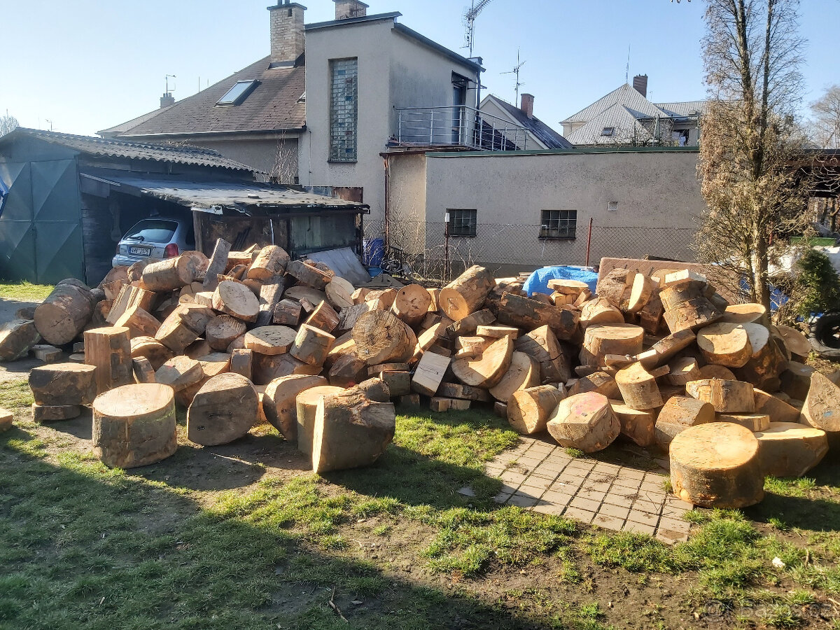 Prodám bukové dřevo,odřezky,špalky.1t/1450kč.... - 6