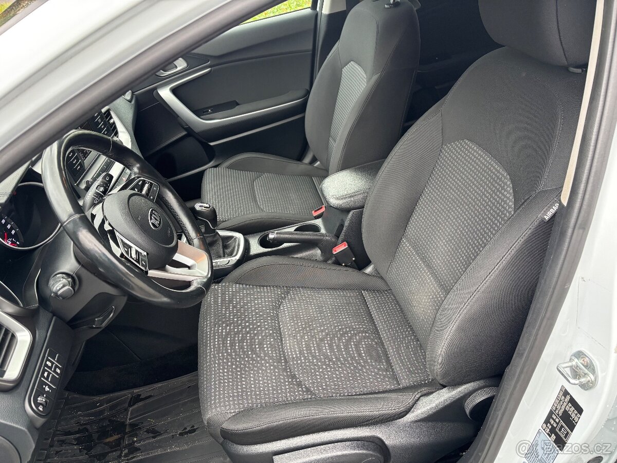 Kia Ceed 1.6 CRDi 100kw Combi 1.Majitel,Top Exklusiv - 6