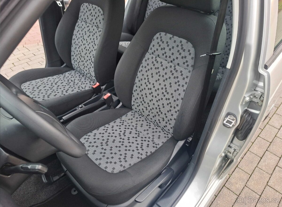 ŠKODA FABIA 1.4 16V • 75 KM • 09/2006 - 6