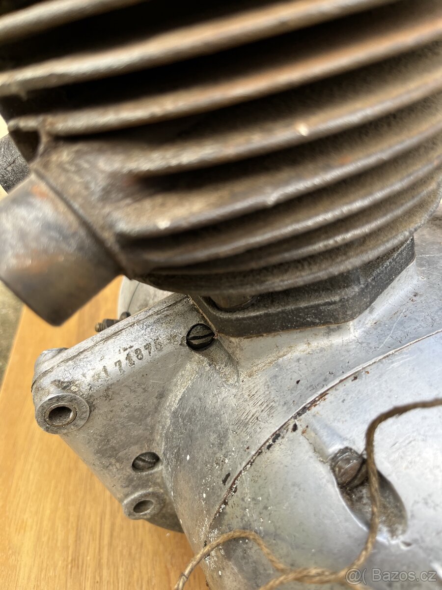 ČZ 125 T MOTOR - 6
