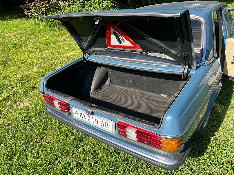 Mercedes W123 200D - 6