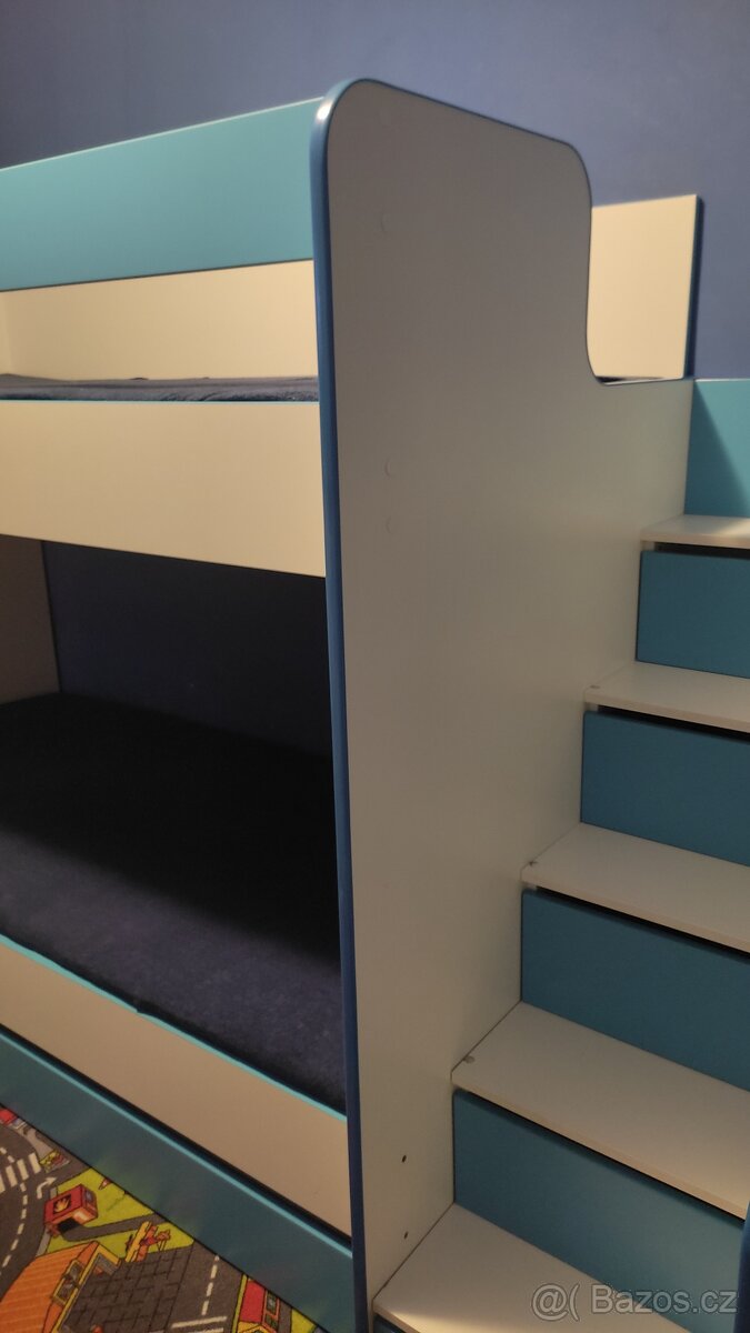 Patrová postel se schůdky, 3 lůžka - 6