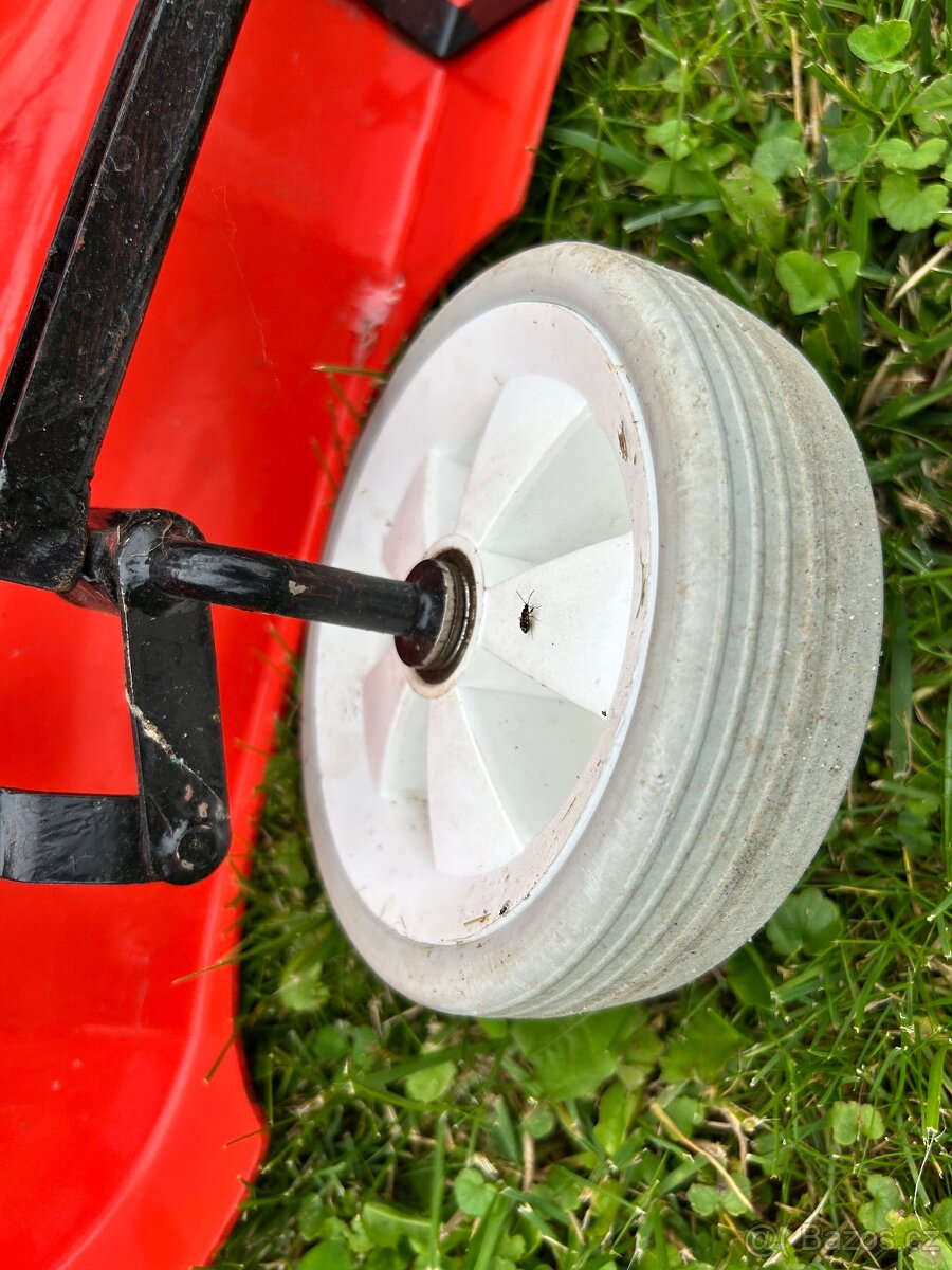 Šlapací autíčko historické červené - 6