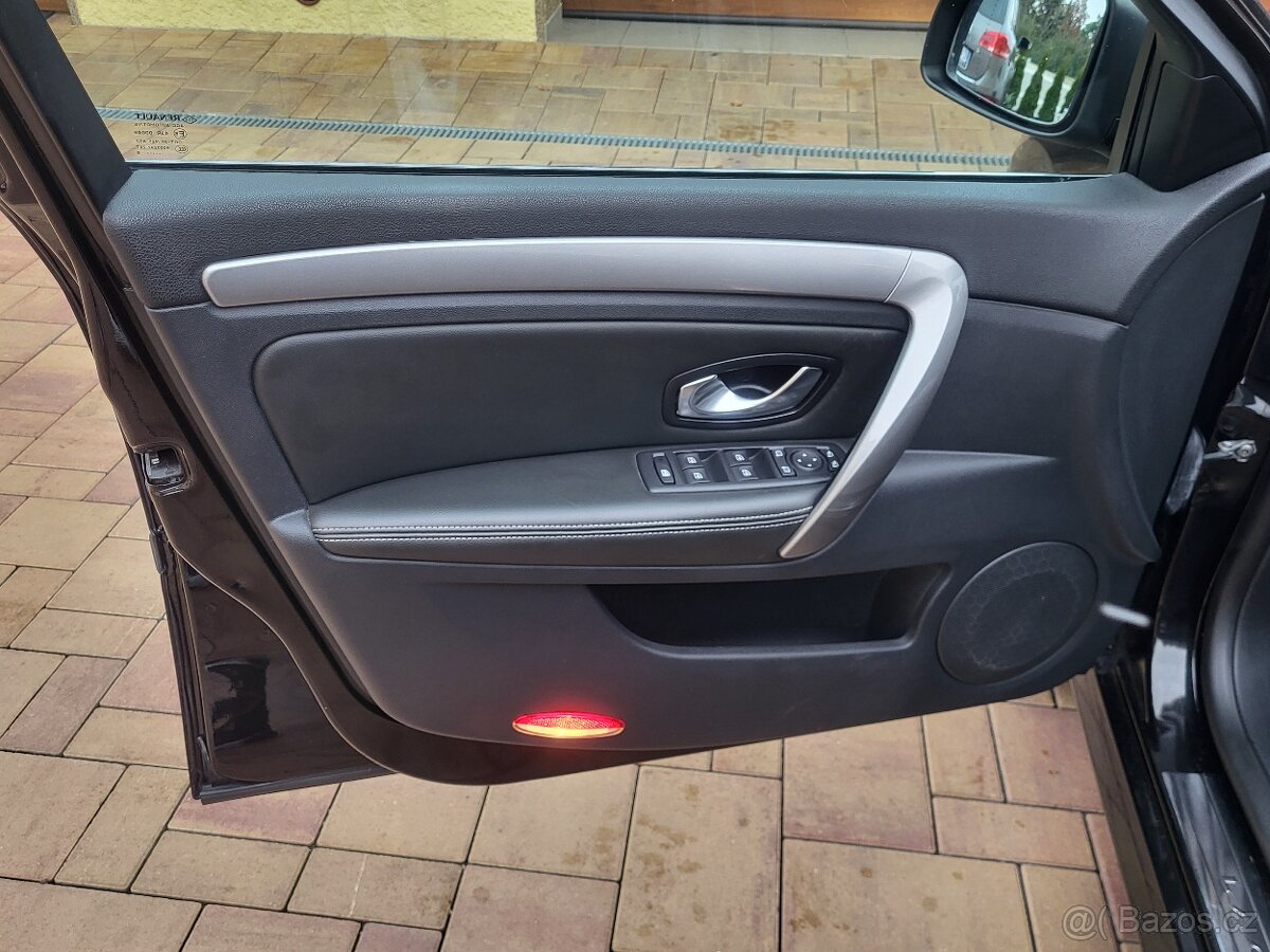 Renault Laguna III 2.0dCi 127kW 4Control - Webasto - 2x sada - 6