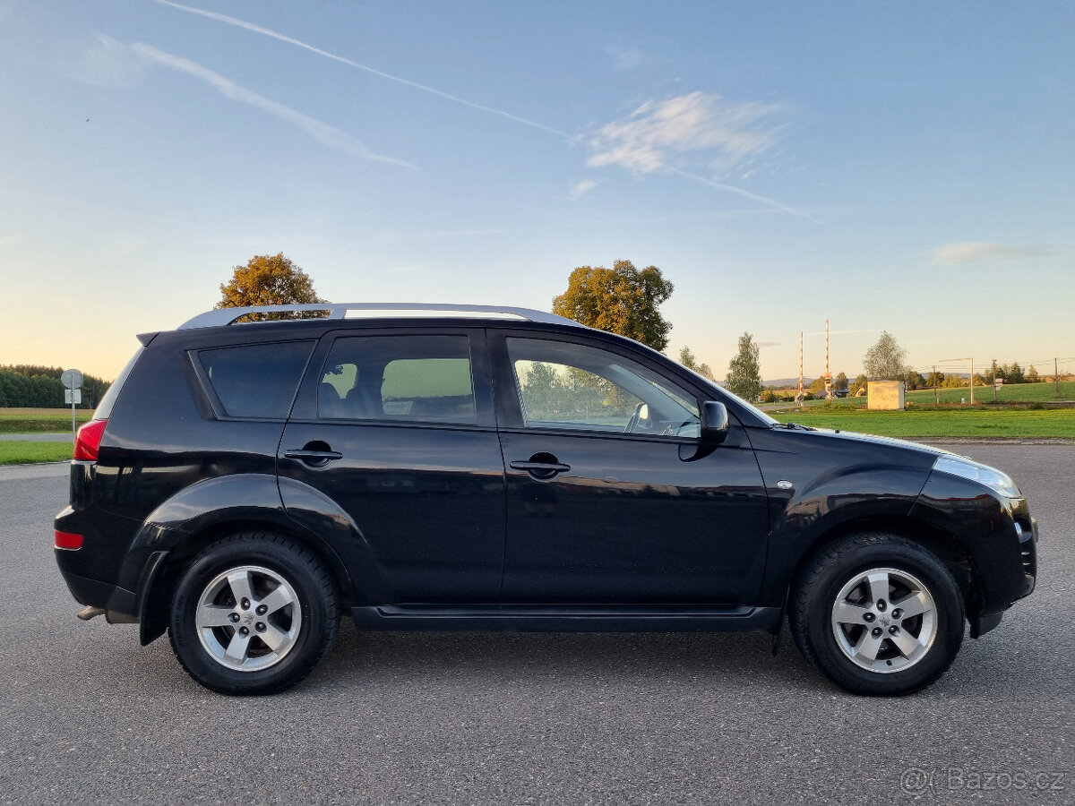 Peugeot 4007 2,2 HDi 4x4, 7 míst - 6