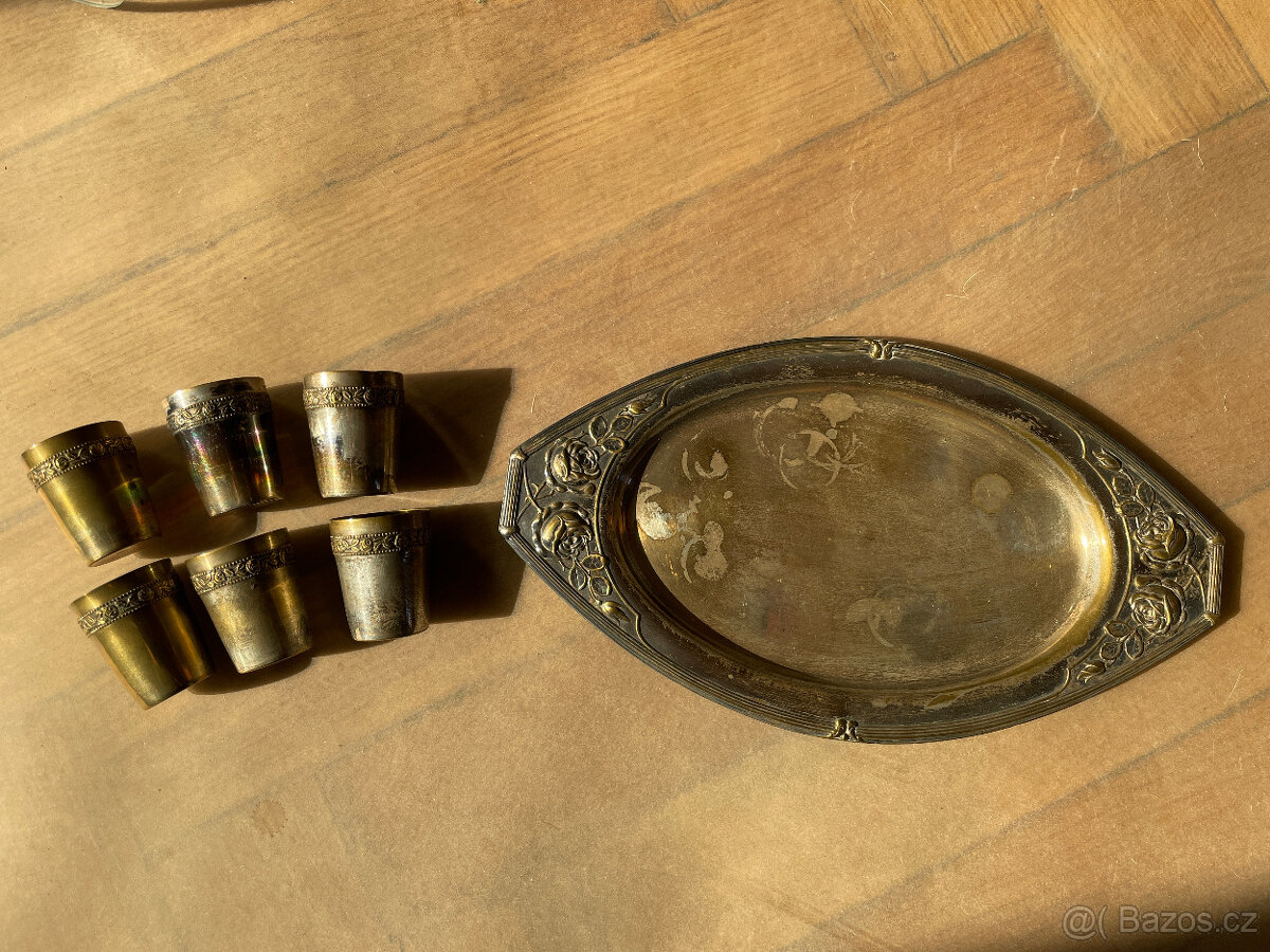 Starožitný secesní mosazný podnos s 6 panáky - 6