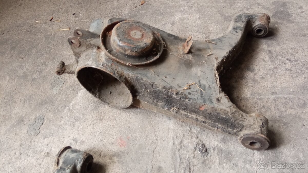 Tatra 613 rameno L - 6