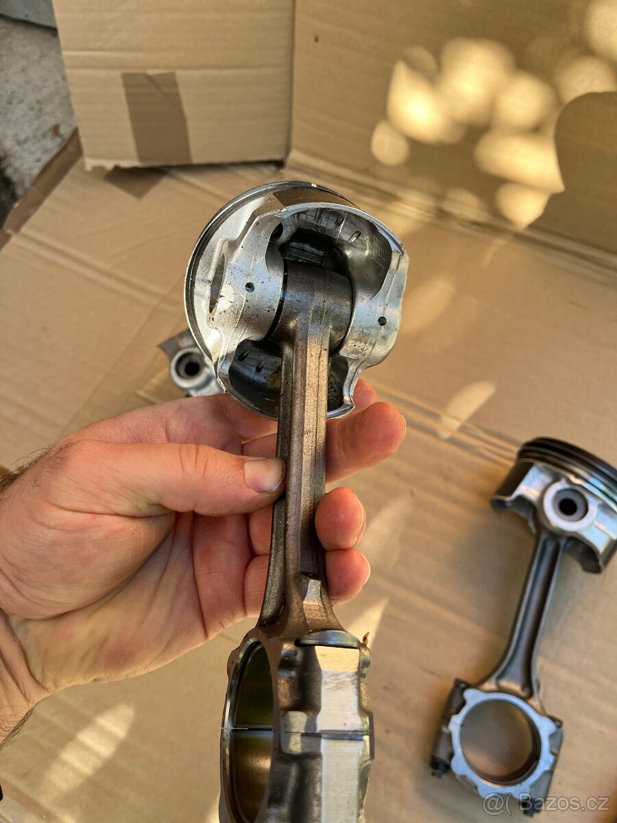 Písty+ojnice EVO 7 - 6