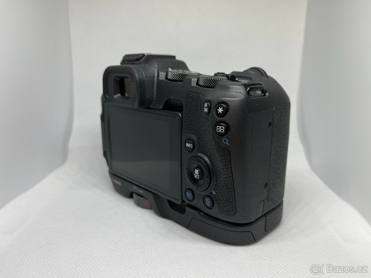 Canon R8 - shutter count 21XX - 6