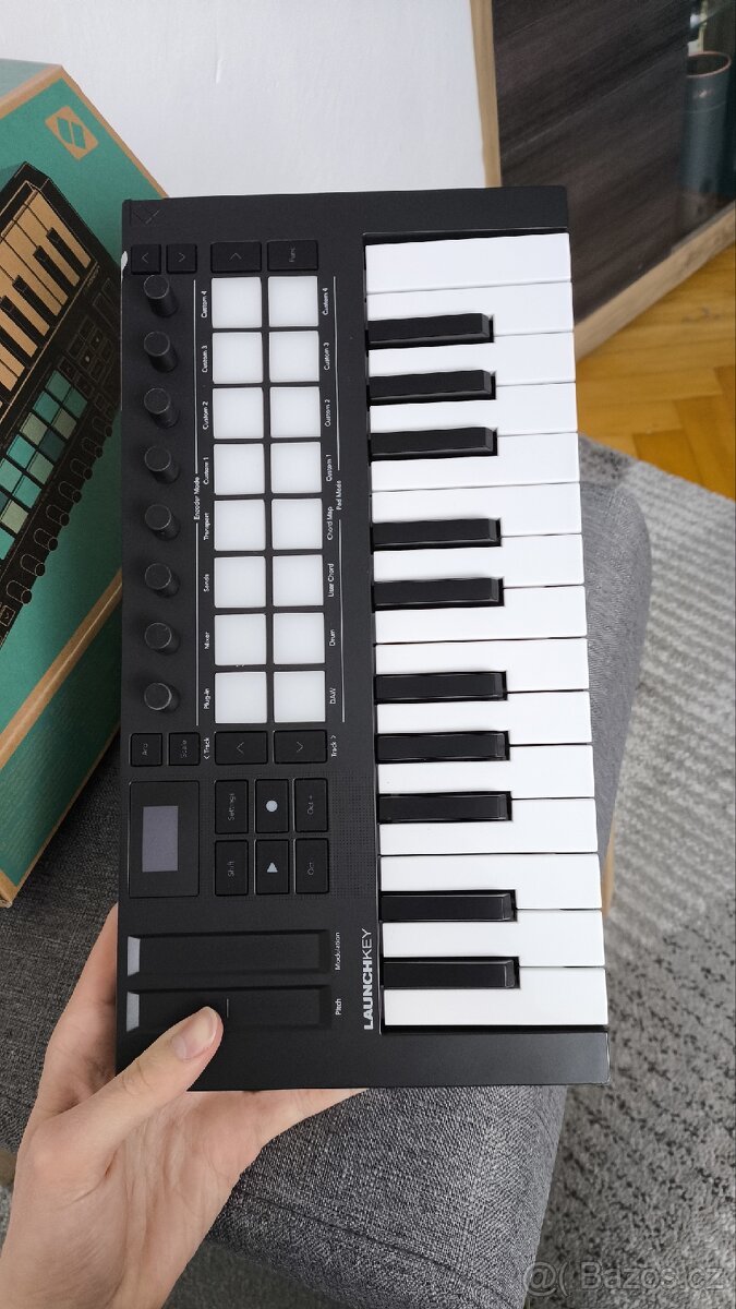 DAW kontrolér NOVATION Launchkey Mini 25 MK4 klávesy - 6