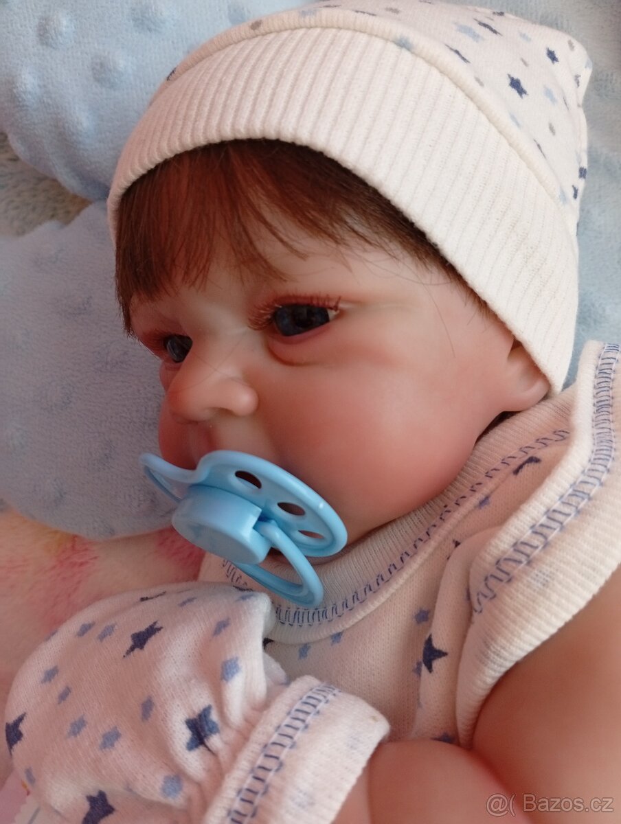 Realistická Reborn panenka zamračený chlapeček - 6