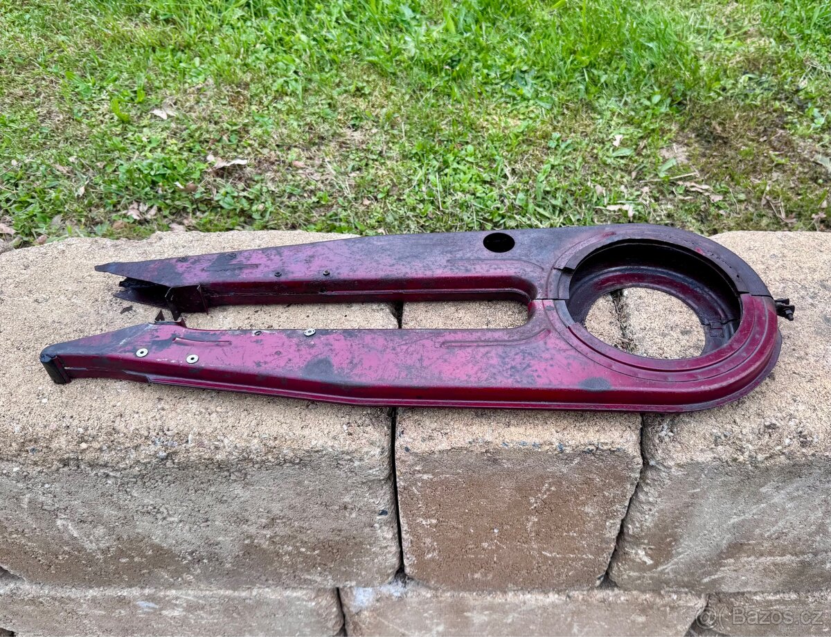 ČZ 125 175 250 - kryt řetězu - 6