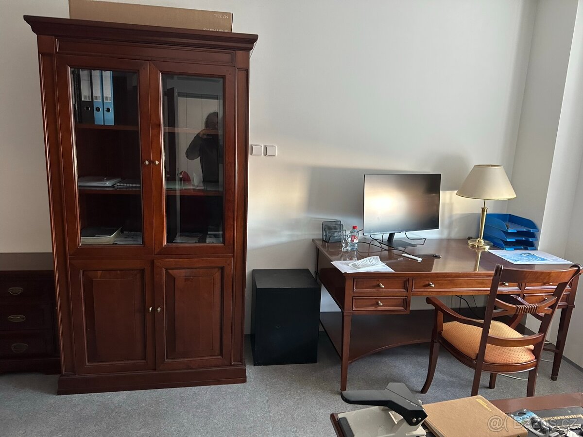 Nábytek ze zrušeného prezidentského apartmá z centra Prahy - 6