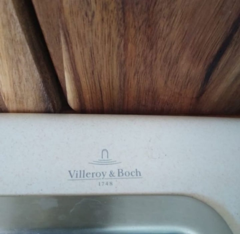 Venkovská krémová kuchyně se spotřebiči, 5882 - 6