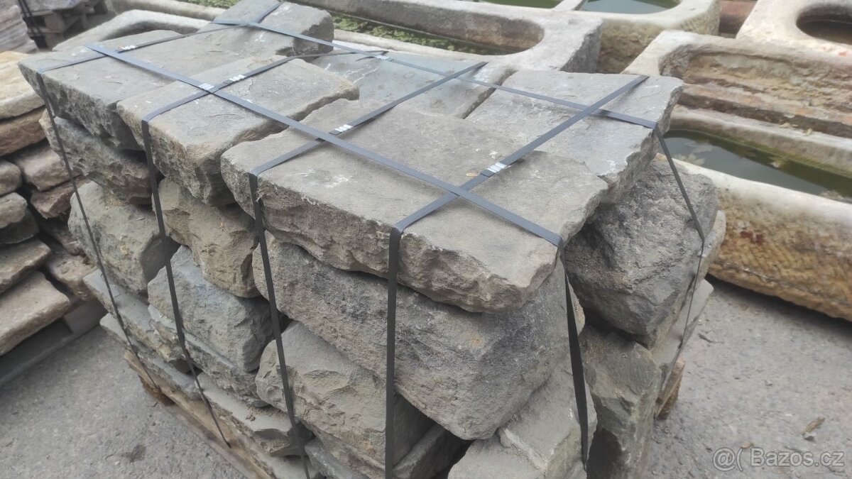 Stará kamenná dlažba, zápražáky, cca 60 m2 - 6