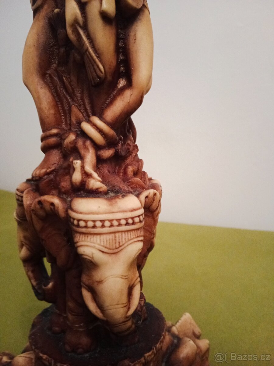 Stolek japonský historizující vyřezávaný sleva na 3990 - 6