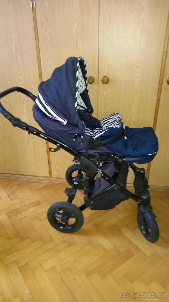 kočárek + autosedačka a vše pro miminko - 6