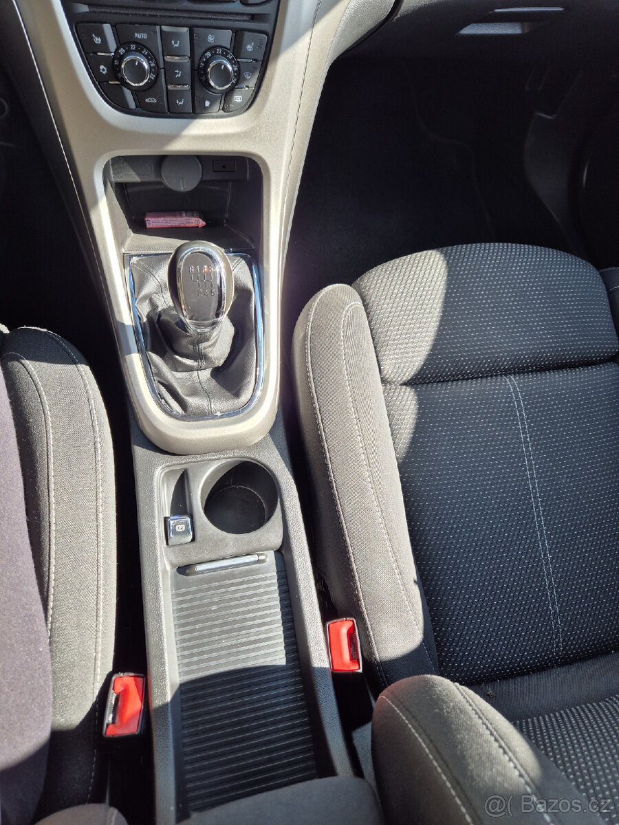 Opel Astra J 1.4 Turbo, benzín - 6