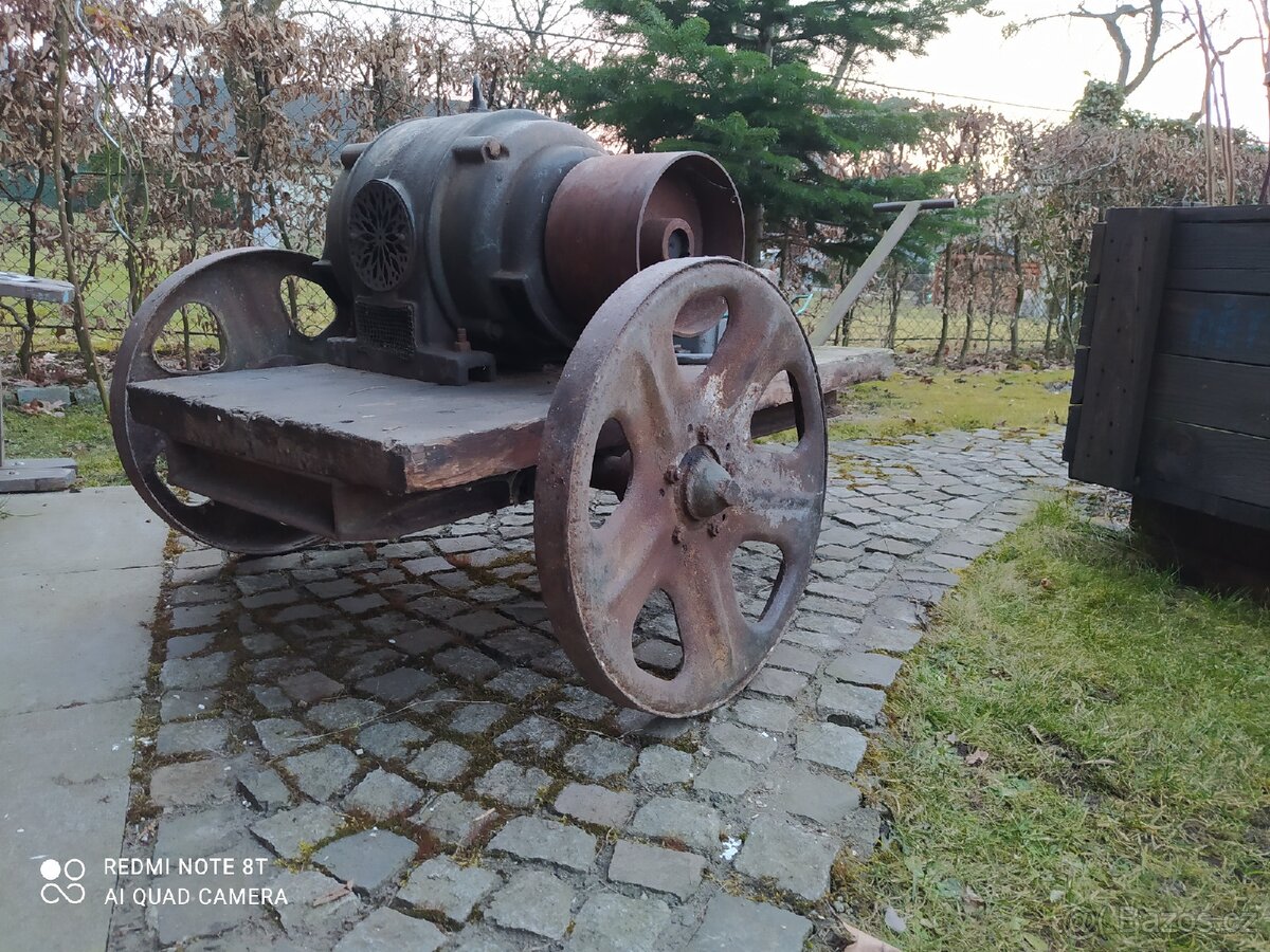 Stabilní historický elektromotor - 6