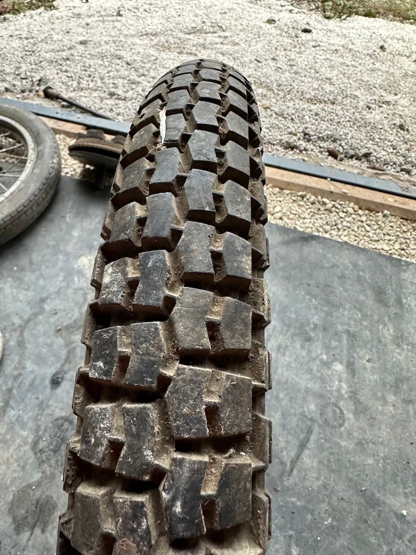 Predné kolo s plášťom 19-3,25 BARUM , perák 160mm - 6