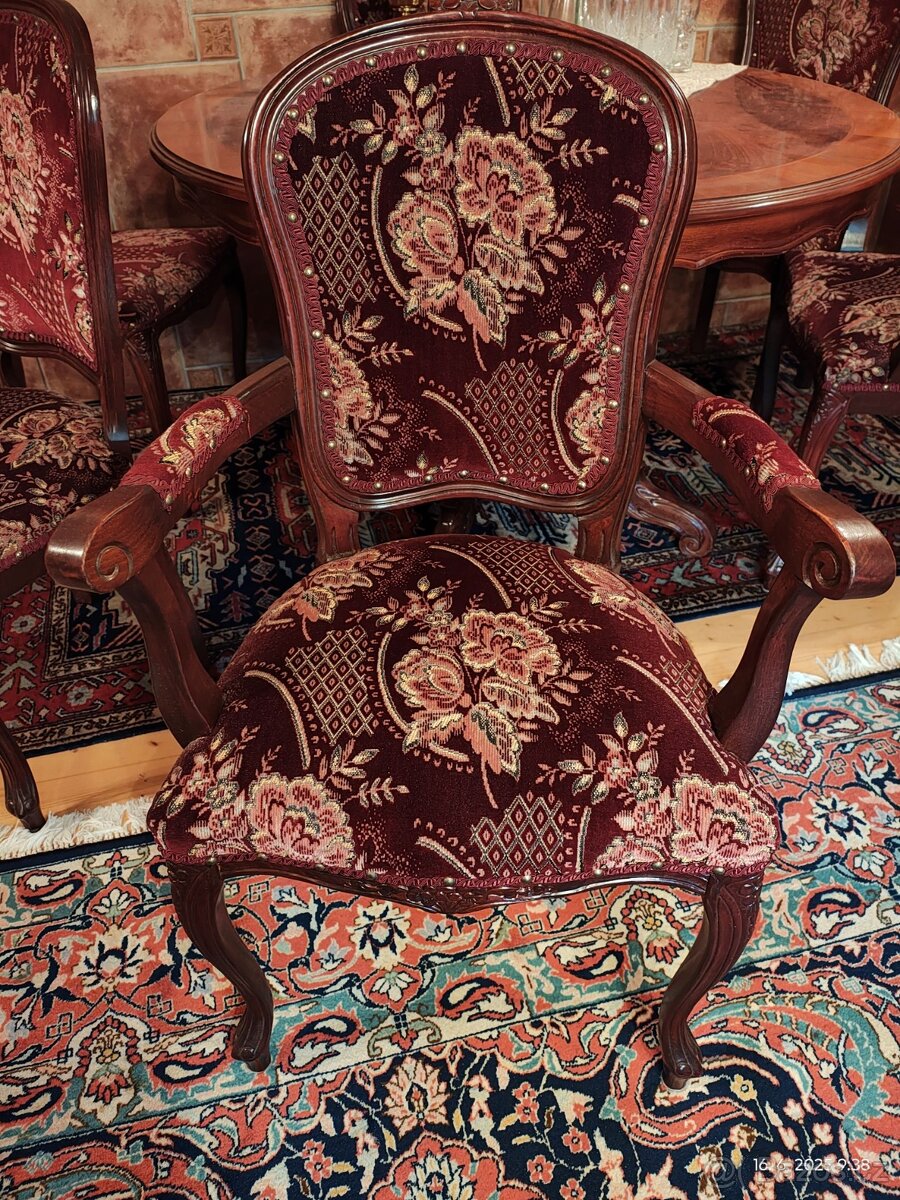 Jídelní stůl se čtyřmi židlemi a dvěma křesílky - 6