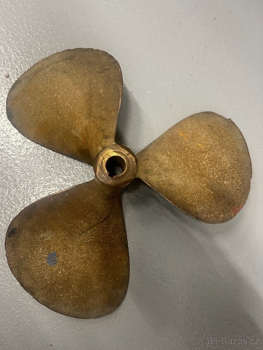 Lodní šroub bronzový VOLVO PENTA 16 x 13 - 6