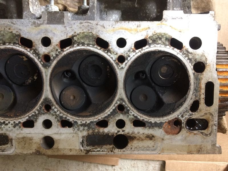 Hlava válcú Citroen Berlingo 1,4 KFX - 6