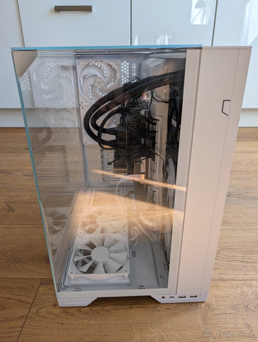 Machine learning desktop Threadripper 7970X s 64 vlákny - 6