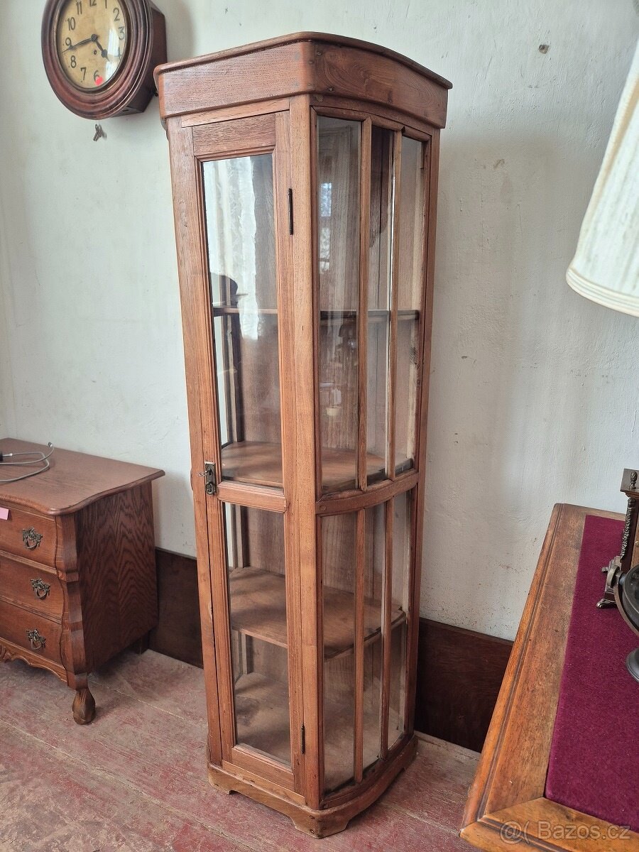 Koloniální starožitná prosklená vitrína z masivního dřeva - 6