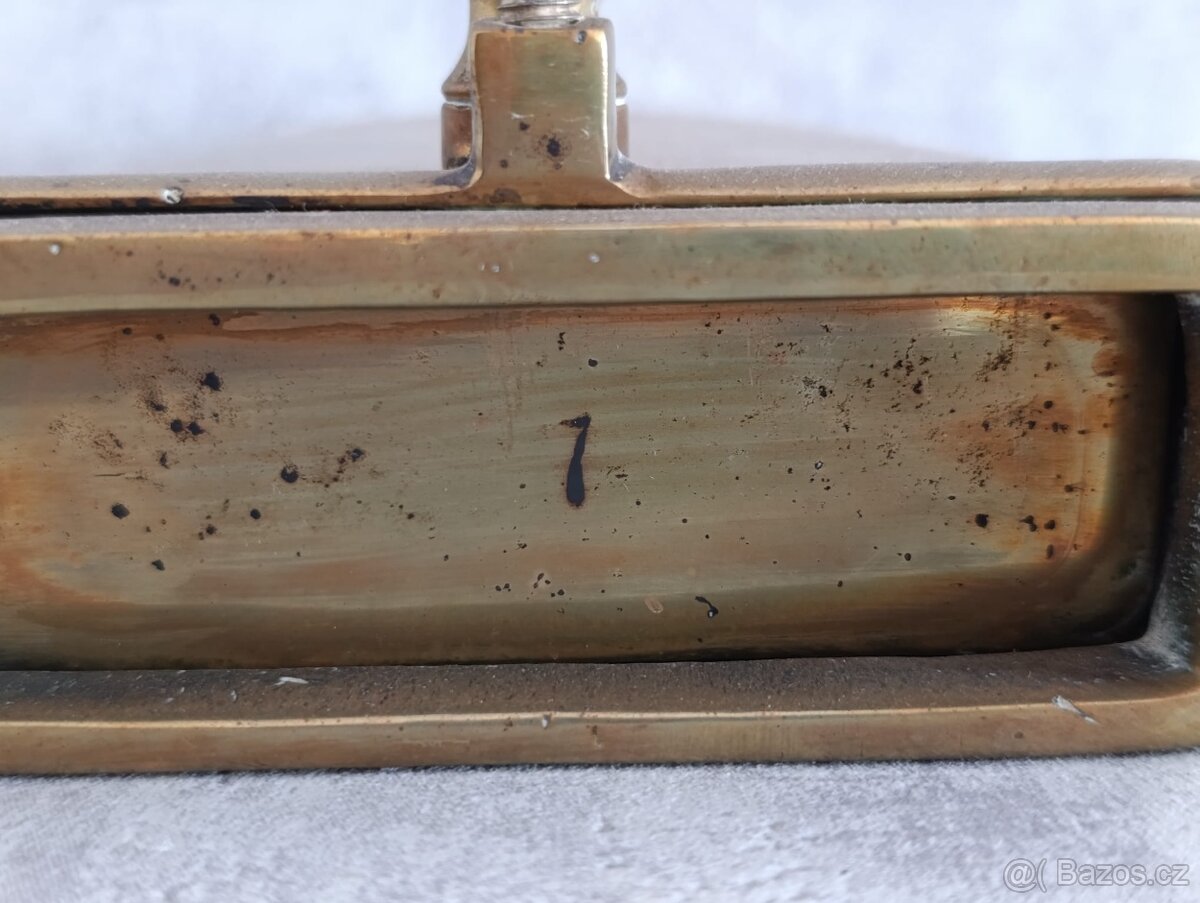 Stará zachovalá mosazna žehlička č.7 (vzadu značeni 7) - 6