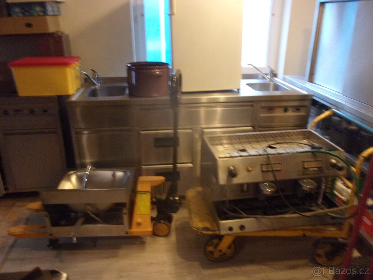 NEREZOVÁ PROFESIONÁLNÍ KUCHYNĚ - 6