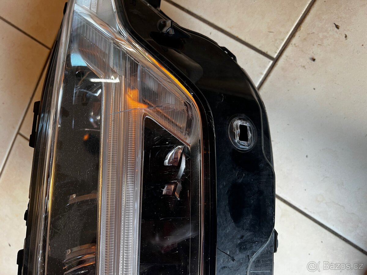 světla volvo xc90 II - 6