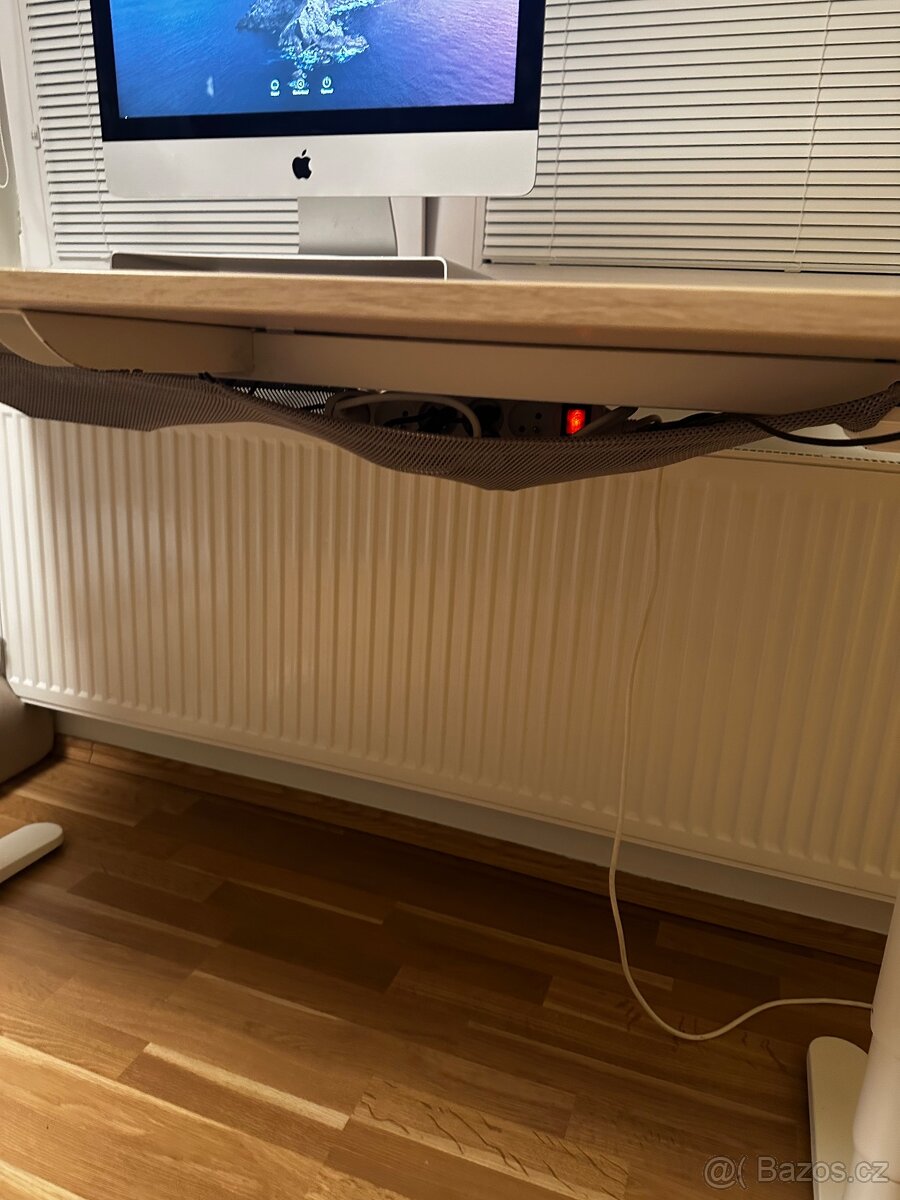 Polohovaci psaci stůl Ikea Bekant - 6